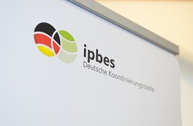 Aufsteller mit IPBES Logo